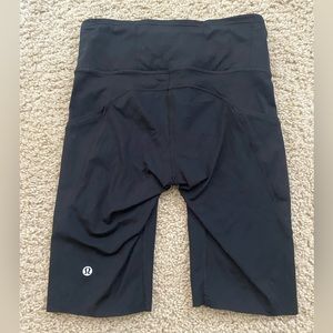 Lululemon Size 4 8” Wunder Train High Rise Short with Pockets
